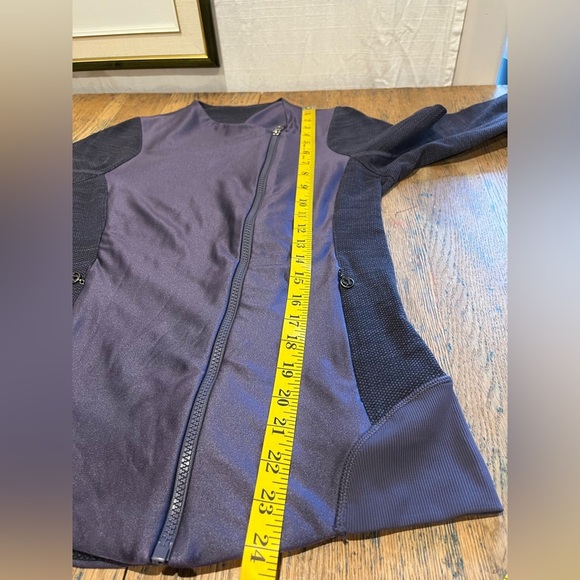 💜 LULULEMON Emerge Renewed Jacket – Size 6 - Picture 11 of 11